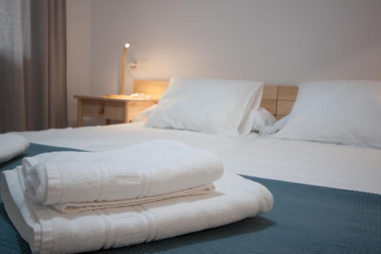 Esguil, Apartamento Con Piscina, A 3 Km De La Playa Vut-2995-As リャネス エクステリア 写真