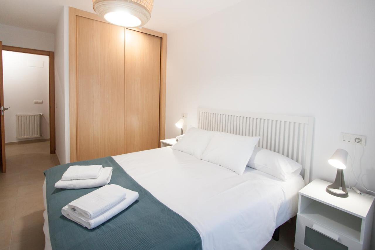 Esguil, Apartamento Con Piscina, A 3 Km De La Playa Vut-2995-As リャネス エクステリア 写真